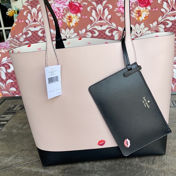 KATE SPADE MINNIE MOUSE LG REVERSIBLE TOTE - Picture 12 of 16